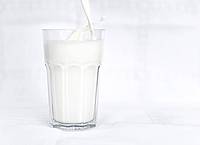 Molkereiprodukte werden wieder günstiger. Aldi etwa will den Preis für einen Liter H-Milch oder frische Vollmilch der Eigenmarke Milsani von 1,15 Euro auf 99 Cent senken.